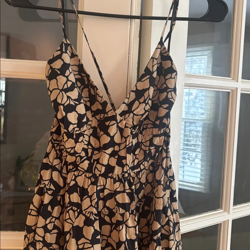 Size XS petite Abercrombie and Fitch Black and Cream Patterned Dress - Pockets!